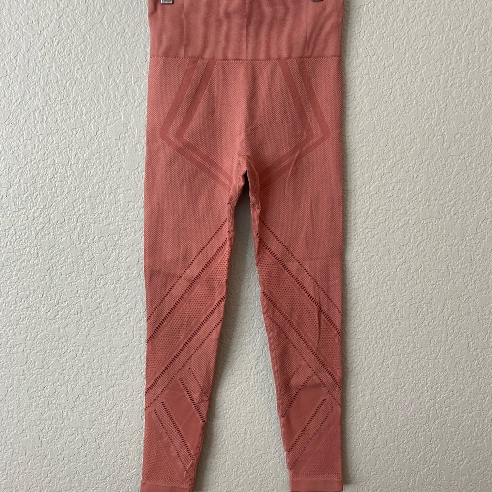 Amazon Cutout Detailed Workout Leggings in Orange/Pink